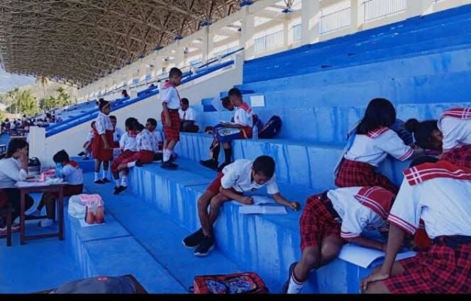 
 Palang Dibuka, Siswa SD N 1 Sentani Kembali Belajar Di Sekolah 