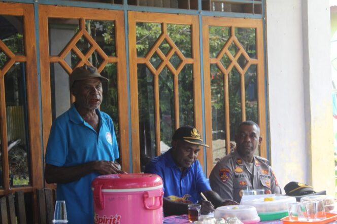
 Masyarakat Sembilan Suku Di Kampung Maribu Dukung Pembangunan Badan Jalan Lintasan Kontainer 