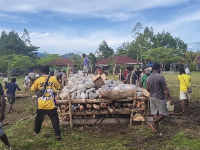 
 Ribuan Masyarakat Yalimo Antusias Sambut Pasangan NARYAN Sebagai Pemimpin Baru