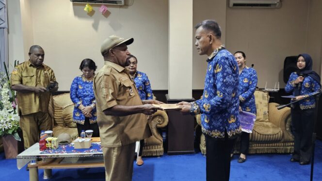 
 Bupati Yunus Wonda Tunjuk Abdul Rahman Basri Sebagai Plt Sekda, Bangun Sinergitas