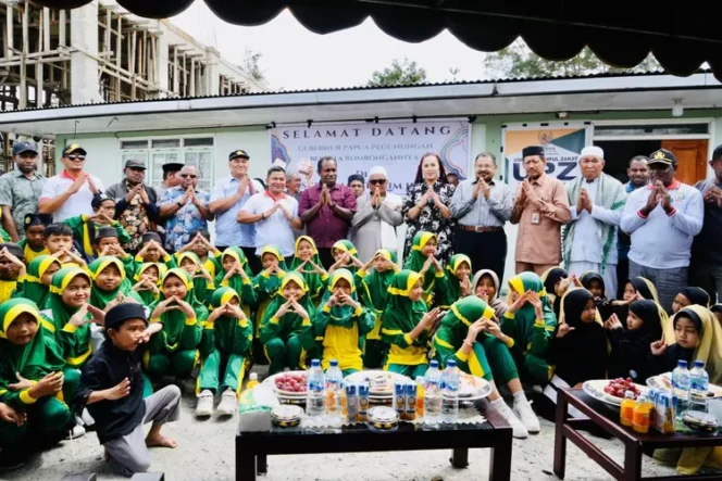 
 Gubernur Papeg John Tabo Dukung Dana 1 Milliar Untuk Pembangunan Masjid Al Mustaqim Jibama