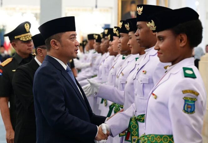 
 Gubernur Tabo Bangga dan Pesan Jaga Kehormatan Merah Putih, Dua Pelajar Papua Pegunungan Jadi Paskibraka Nasional